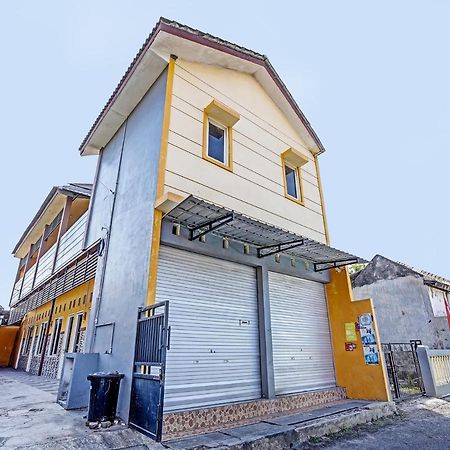 Spot On 91595 Sruni Syariah Hotel Gedangan Exterior photo