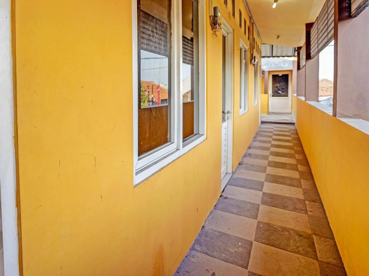 Spot On 91595 Sruni Syariah Hotel Gedangan Exterior photo