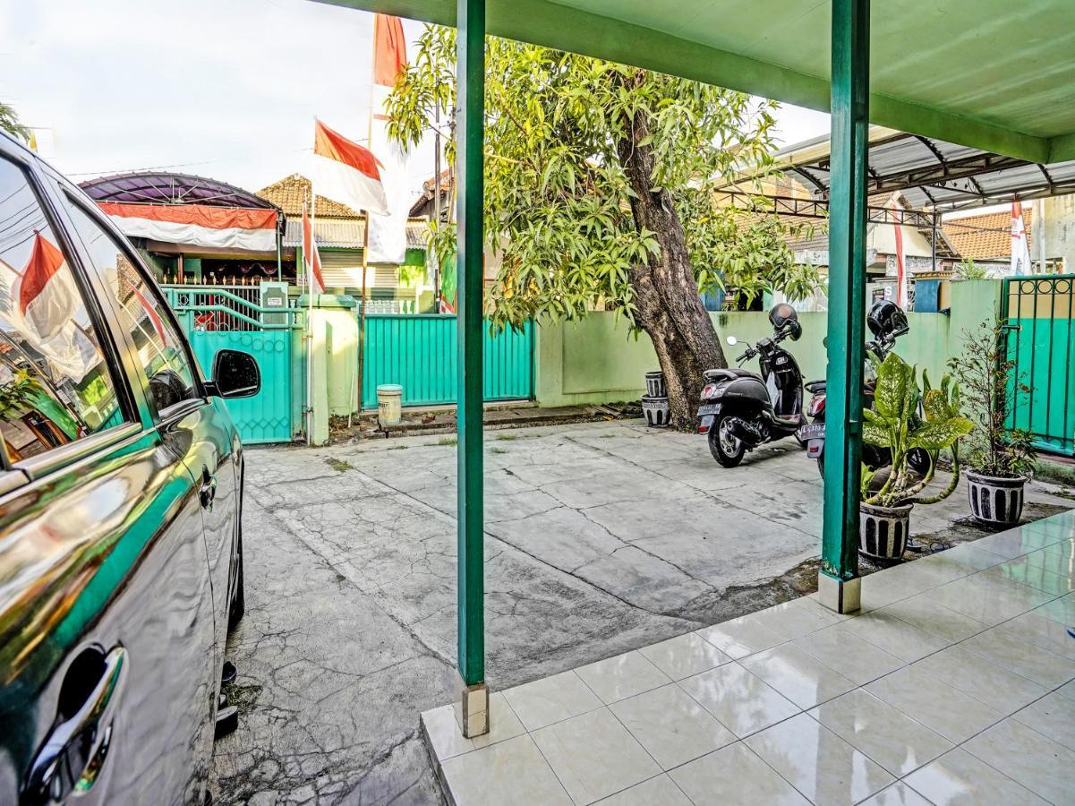 Spot On 91595 Sruni Syariah Hotel Gedangan Exterior photo