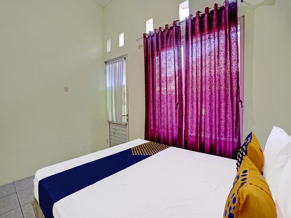 Spot On 91595 Sruni Syariah Hotel Gedangan Exterior photo