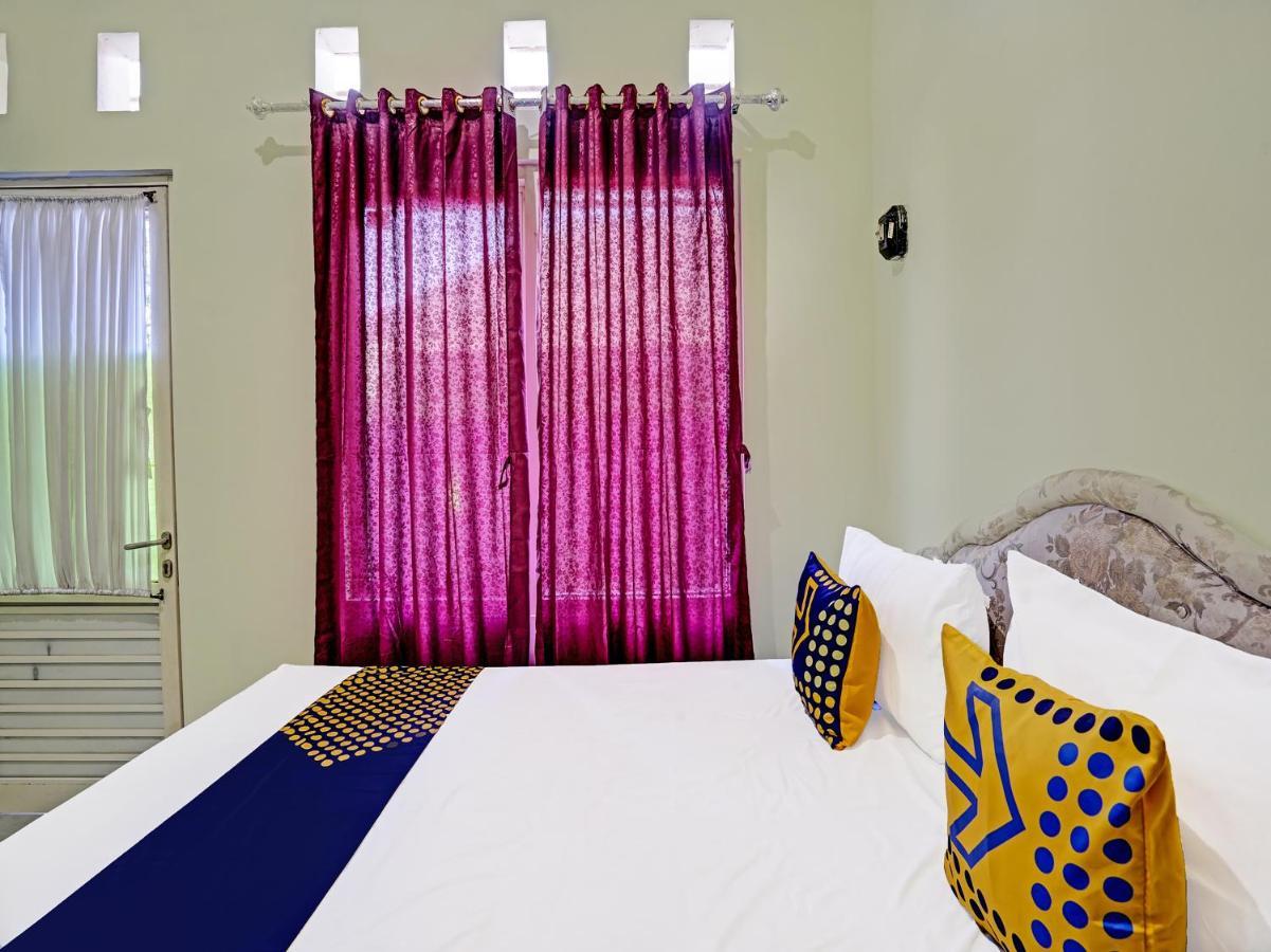 Spot On 91595 Sruni Syariah Hotel Gedangan Exterior photo