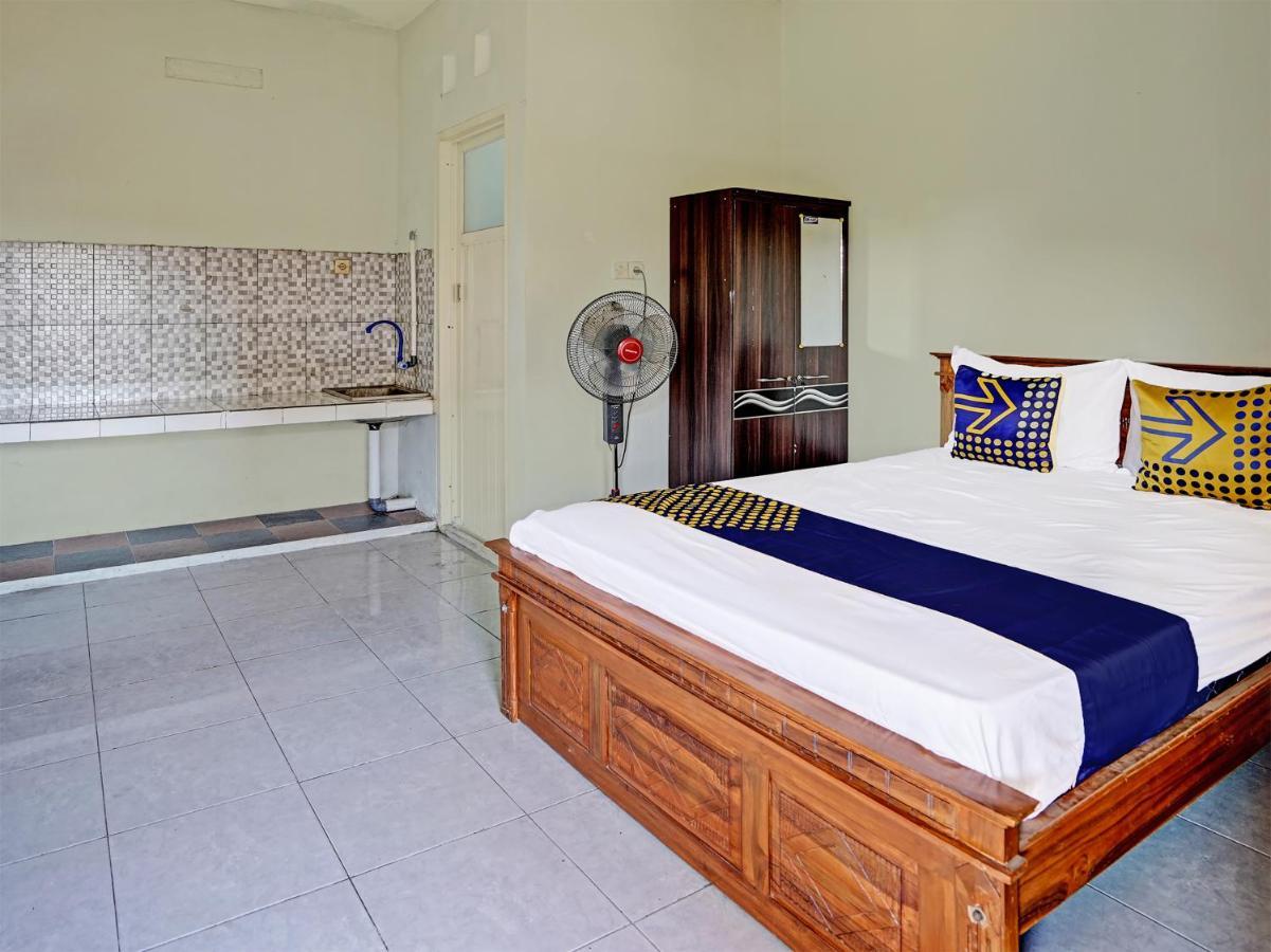 Spot On 91595 Sruni Syariah Hotel Gedangan Exterior photo