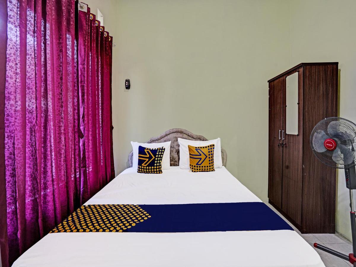 Spot On 91595 Sruni Syariah Hotel Gedangan Exterior photo