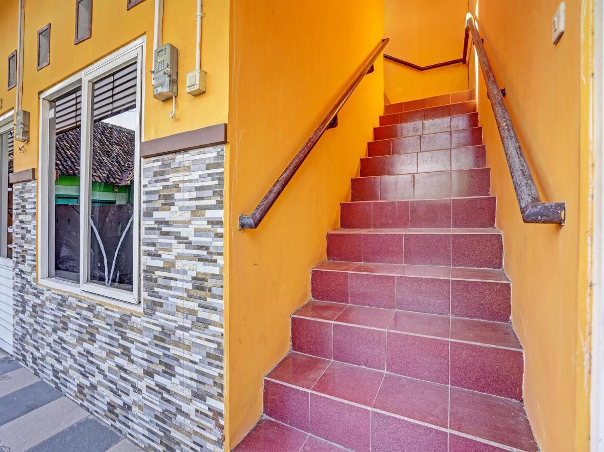 Spot On 91595 Sruni Syariah Hotel Gedangan Exterior photo