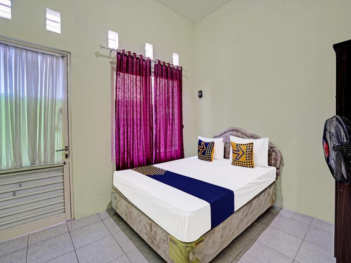 Spot On 91595 Sruni Syariah Hotel Gedangan Exterior photo