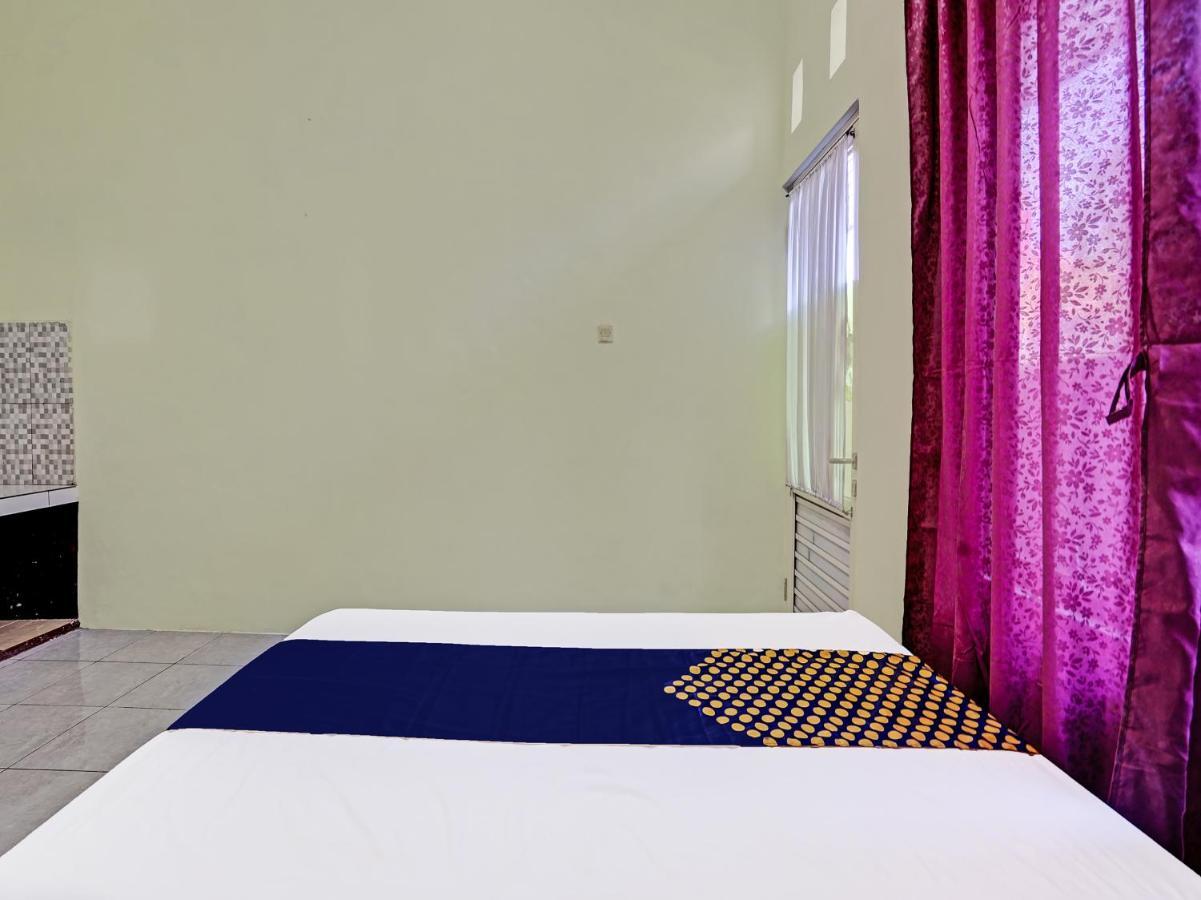 Spot On 91595 Sruni Syariah Hotel Gedangan Exterior photo