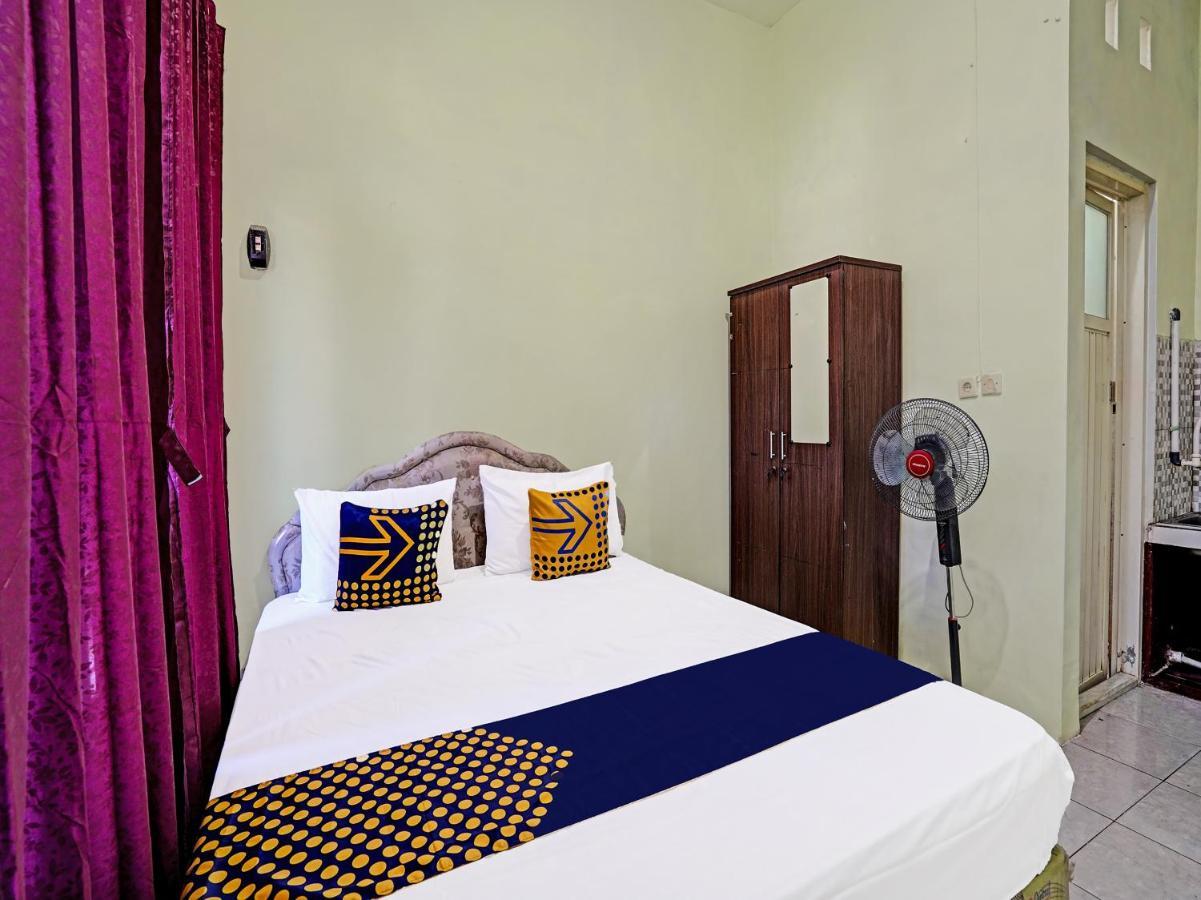 Spot On 91595 Sruni Syariah Hotel Gedangan Exterior photo