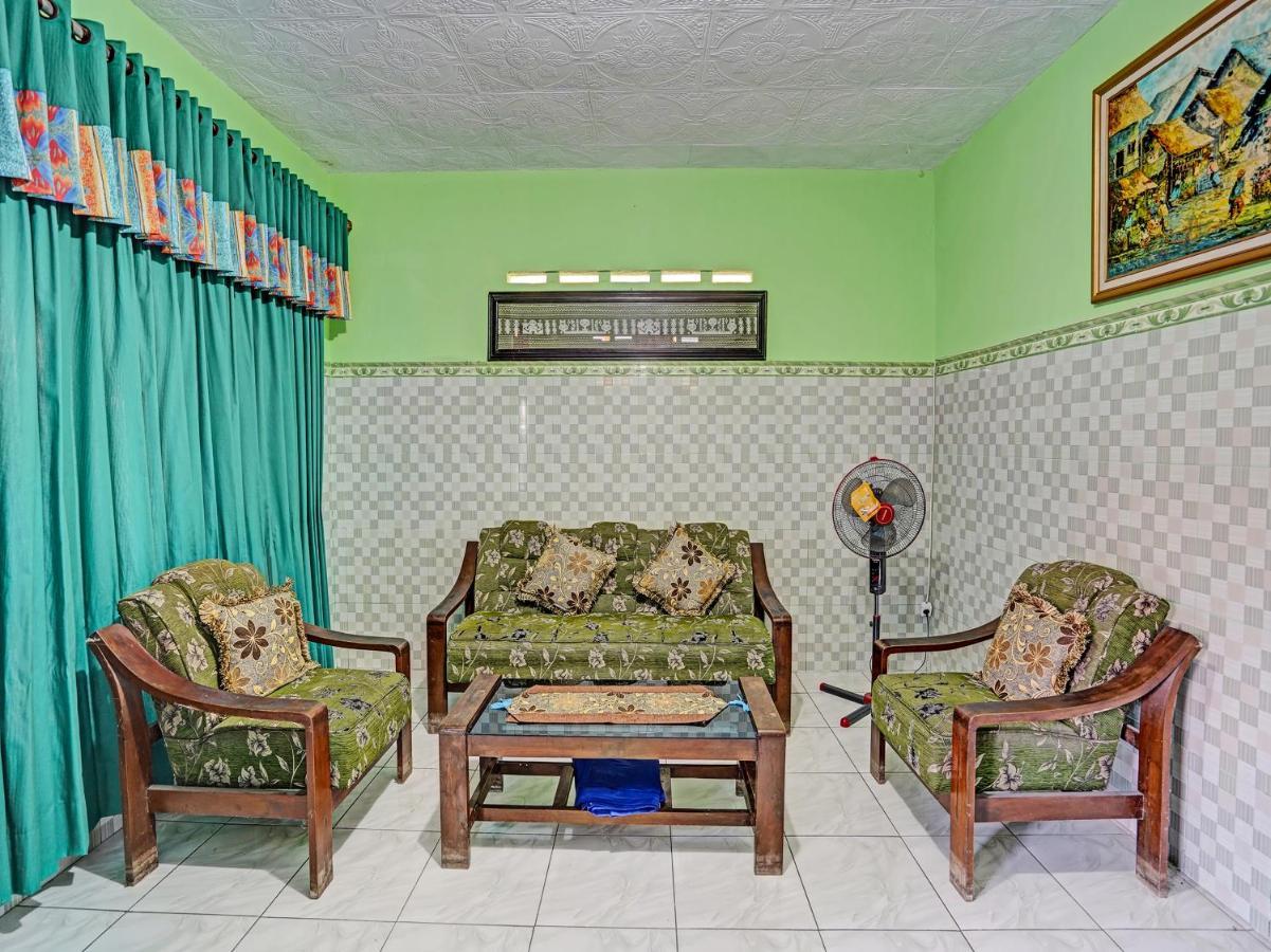 Spot On 91595 Sruni Syariah Hotel Gedangan Exterior photo
